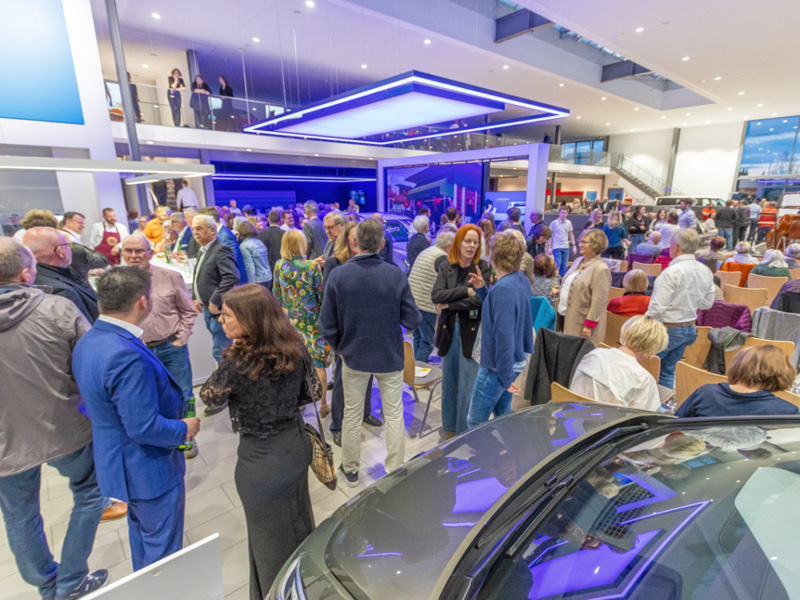 Symphonieorchester im Autohaus