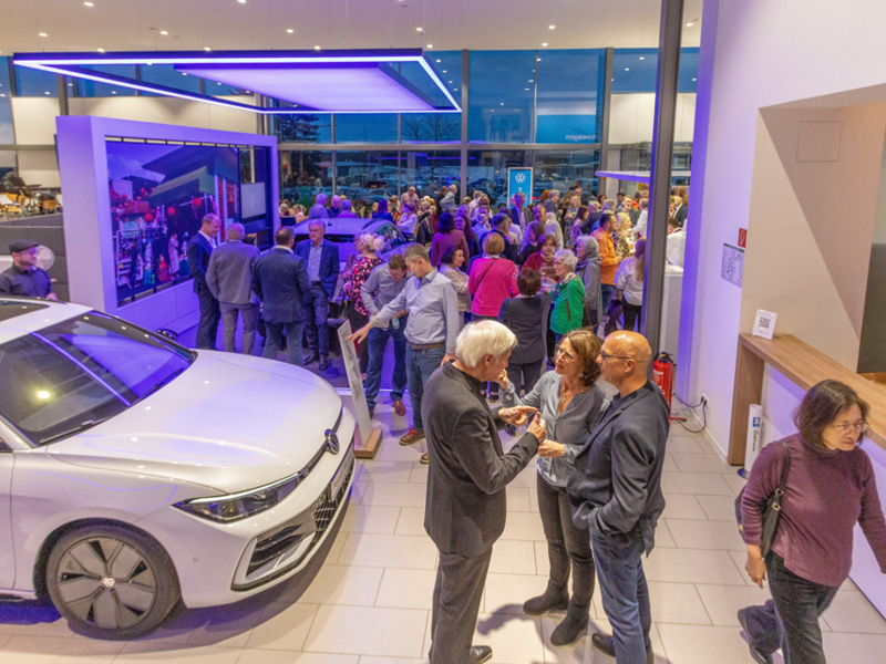 Symphonieorchester im Autohaus