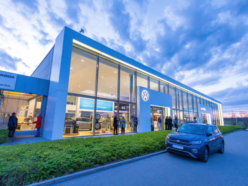 Symphonieorchester im Autohaus