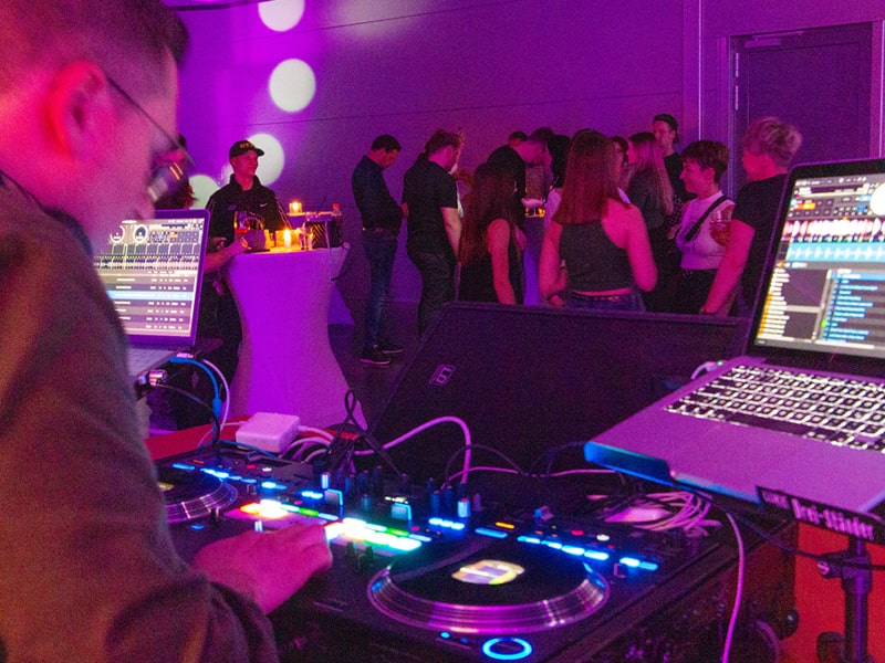 StadtStrand Club Party im Autohaus