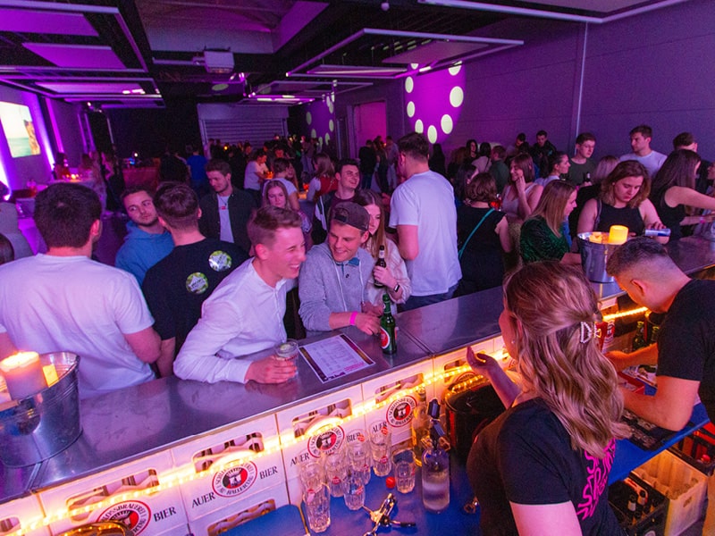 StadtStrand Club Party im Autohaus