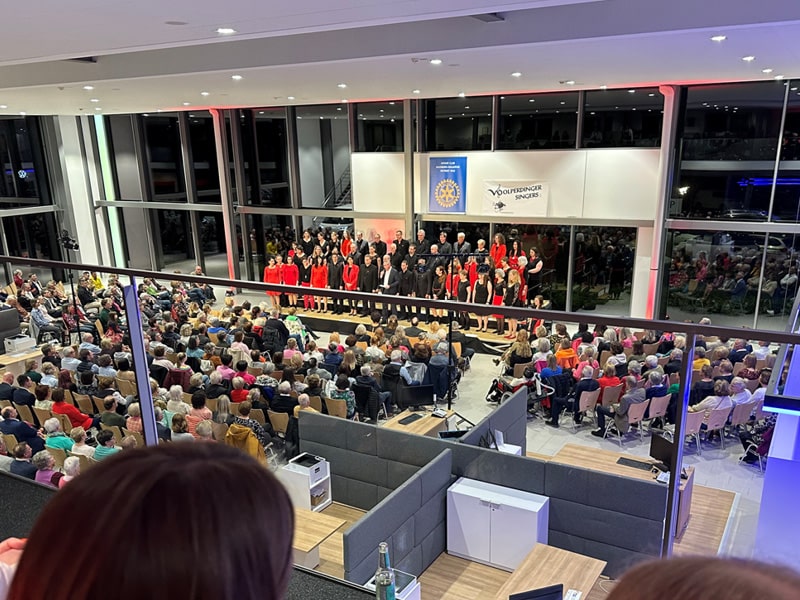 Symphonieorchester im Autohaus