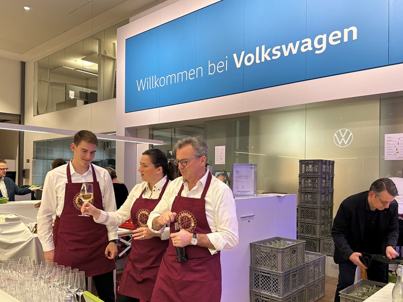 Symphonieorchester im Autohaus