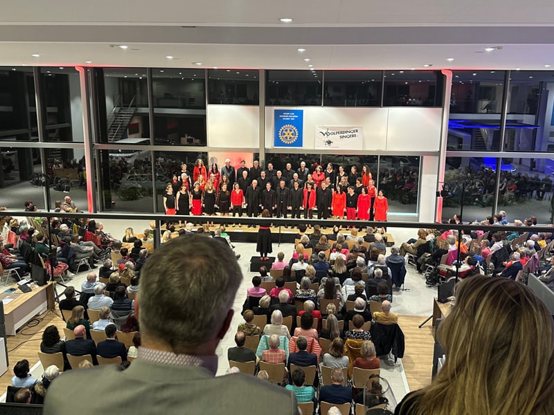 Symphonieorchester im Autohaus