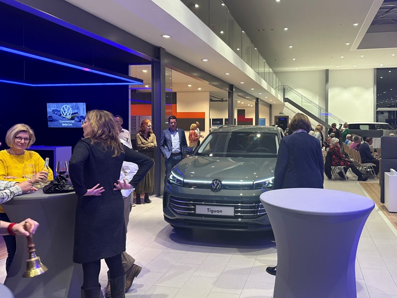 Symphonieorchester im Autohaus